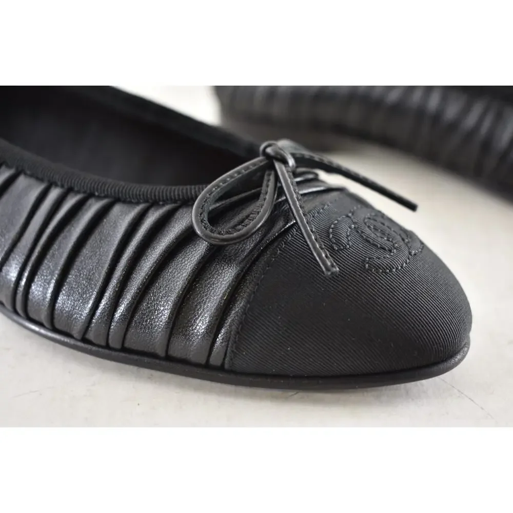 Chanel 26A Black Pleated Lambskin Leather CC Logo Bow Ballet Ballerina Flat 38.5